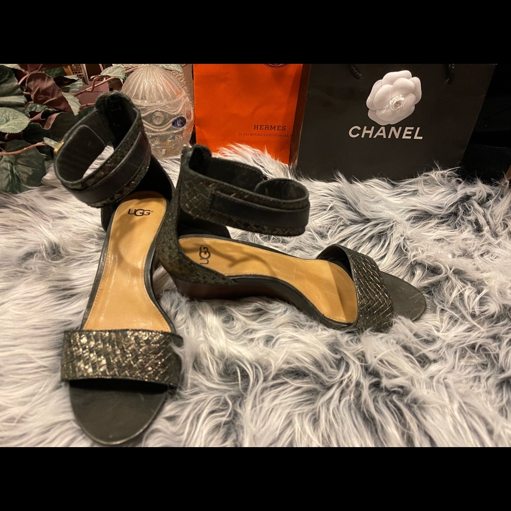UGGS WEDGE ANKLE STRAP